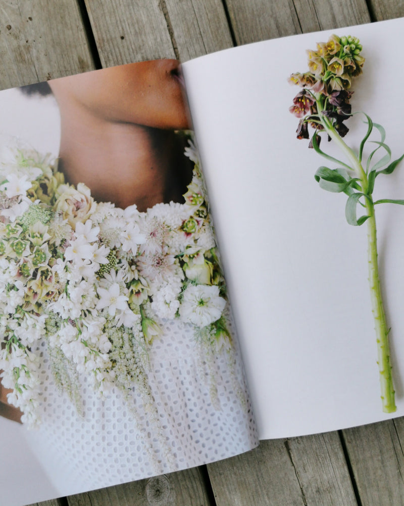 01641_The_art_of_wearable_flowers_2