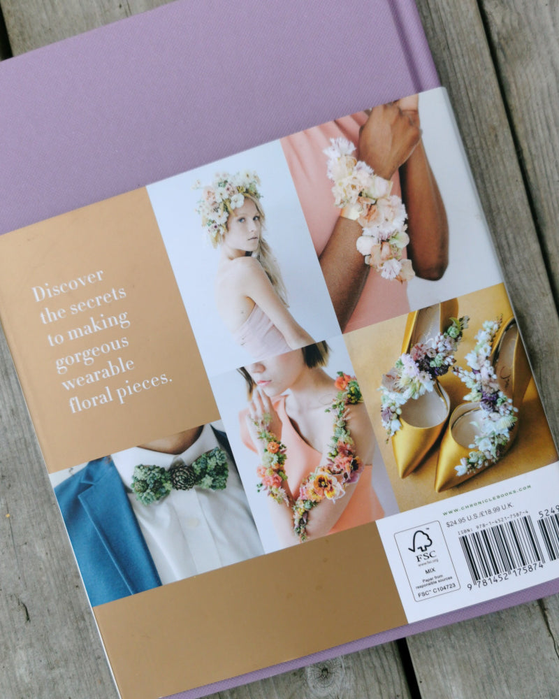 01641_The_art_of_wearable_flowers_8