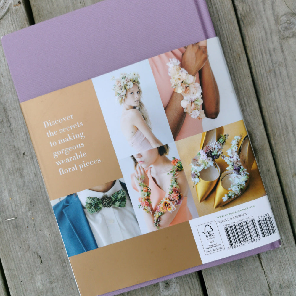 01641_The_art_of_wearable_flowers_8